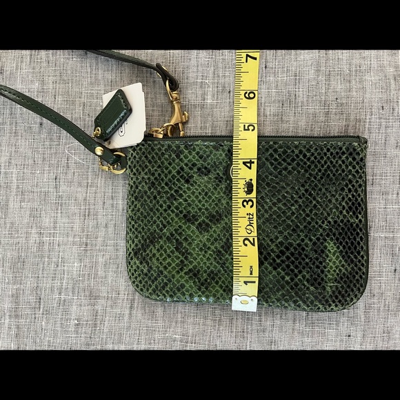 Coach Wristlet TAG ON - Picture 7 of 7